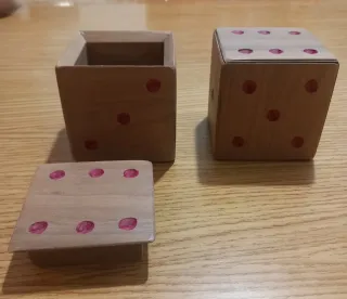 Cajas de madera artesanales con puntos