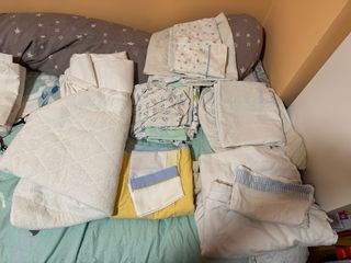 Cuna de bebé blanca con opción de colecho