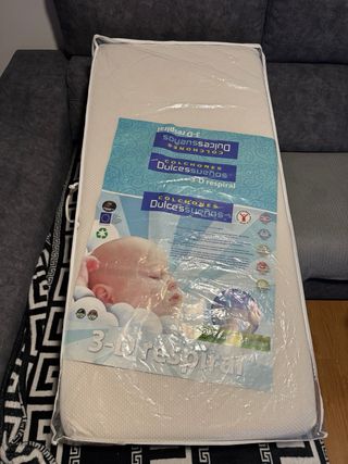 Cuna de bebé blanca con opción de colecho