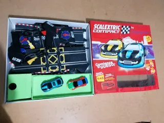 Pista Scalextric Compact con 2 coches