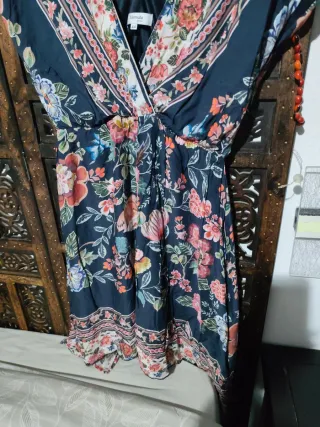 Vestido de verano floral azul y rosa