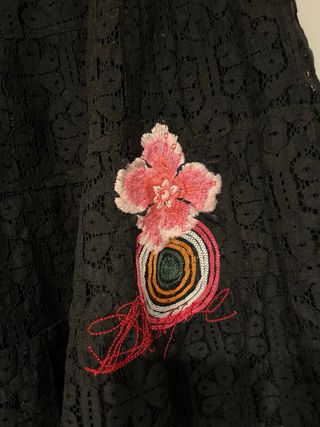 Falda Desigual negra bordada Talla M-L