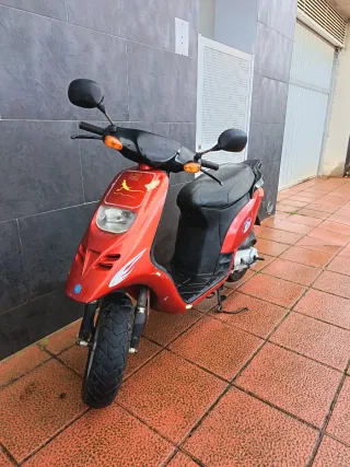 Moto Piaggio Typhoon Scooter En Peñíscola