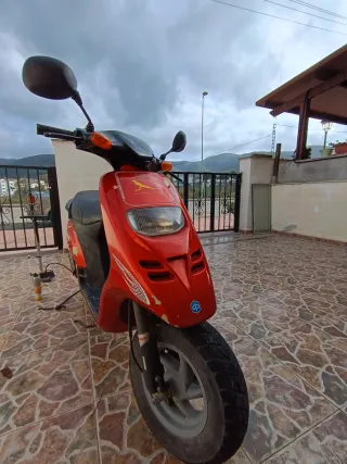 Moto Piaggio Typhoon Scooter En Peñíscola