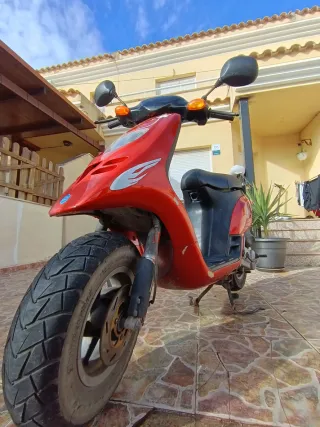 Moto Piaggio Typhoon Scooter En Peñíscola