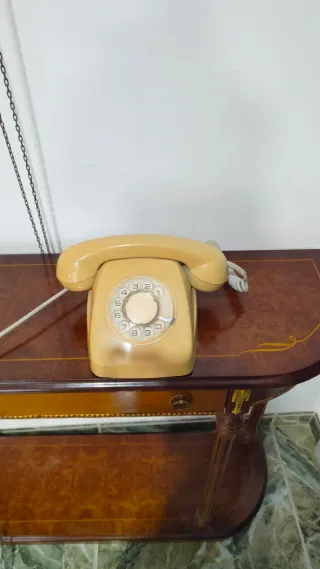 Teléfono antiguo baquelita beige años 60