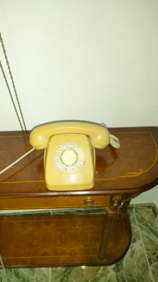 Teléfono antiguo baquelita beige años 60