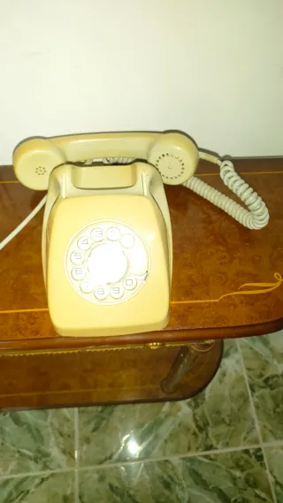 Teléfono antiguo baquelita beige años 60