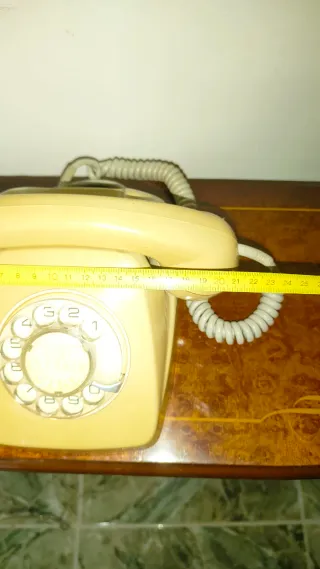Teléfono antiguo baquelita beige años 60