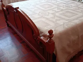 Cama de madera estilo vintage
