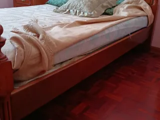 Cama de madera estilo vintage