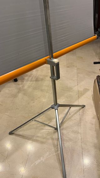 Pantalla proyector enrollable