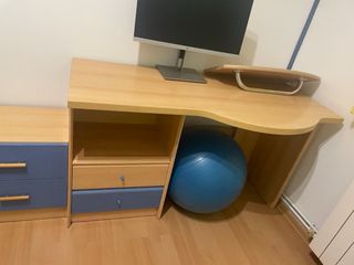 Armario de madera y azul