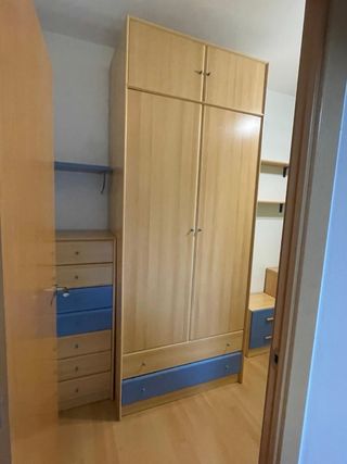 Armario de madera y azul