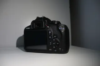 Canon EOS 2000D + Objetivo 18-55mm is ii