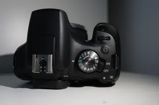 Canon EOS 2000D + Objetivo 18-55mm is ii