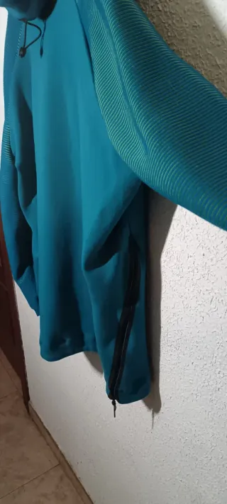 Sudadera Nike con cremallera y capucha