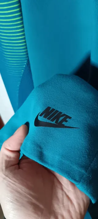 Sudadera Nike con cremallera y capucha