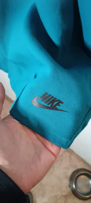 Sudadera Nike con cremallera y capucha