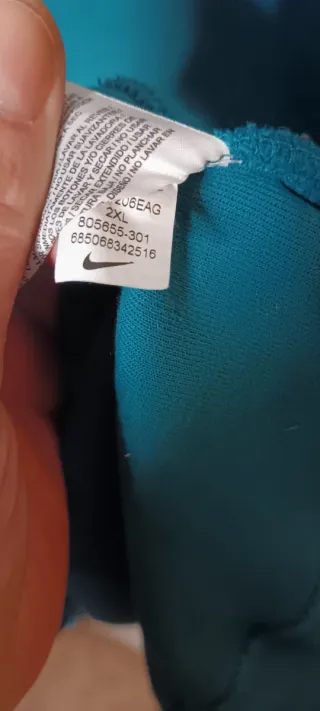 Sudadera Nike con cremallera y capucha