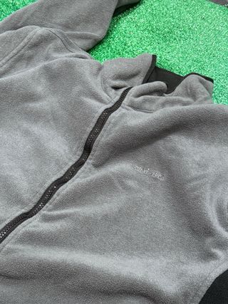 Forro polar gris y negro