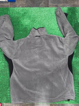 Forro polar gris y negro