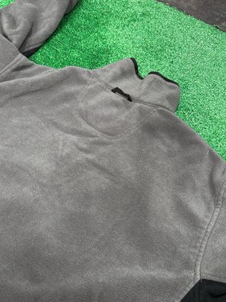 Forro polar gris y negro