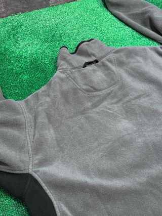 Forro polar gris y negro