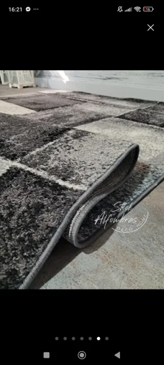 Liquidazione stock di tappeti moderni