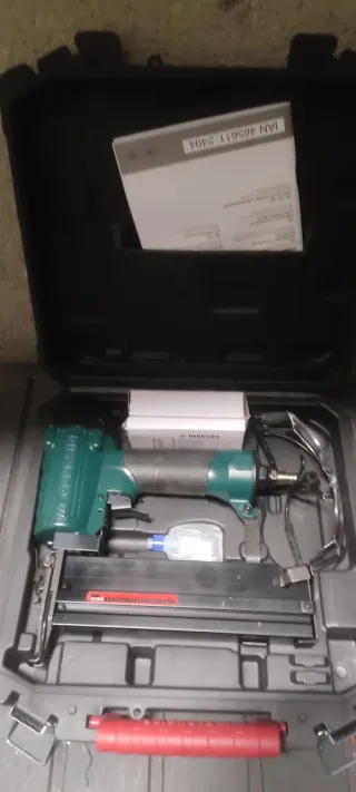 Grapadora clavadora Neumática