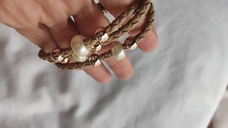 Pulsera Zara trenzada con perlas y dorado