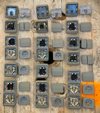 Marcos y mecanismos Simón 75