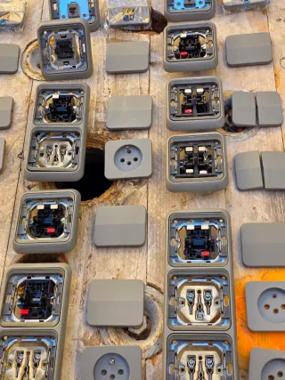 Marcos y mecanismos Simón 75