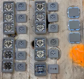 Marcos y mecanismos Simón 75