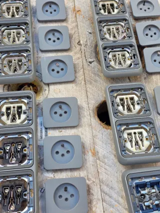 Marcos y mecanismos Simón 75