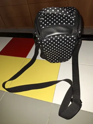 Custodia per fotocamera a pois