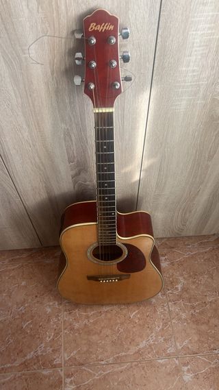 Guitarra Baffin amplificada ￼4 canales