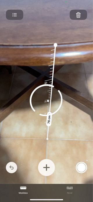 Mesa redonda familiar de madera