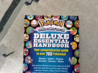 Pokémon Deluxe Essential Handbook Livro, Como Novo