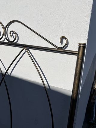 Cabezal de forja negro y dorado son dos