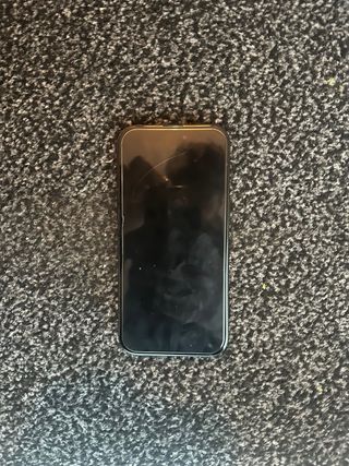 iPhone 15 Negro + Cargador USB-C 20W