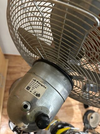 Ventilador de pie metálico