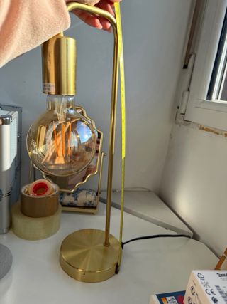 Lámpara Escritorio Metálica Dorada.