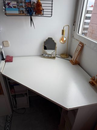 Lámpara Escritorio Metálica Dorada.