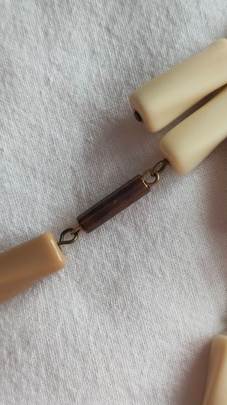 Collar Lola Casademunt Beige y Dorado