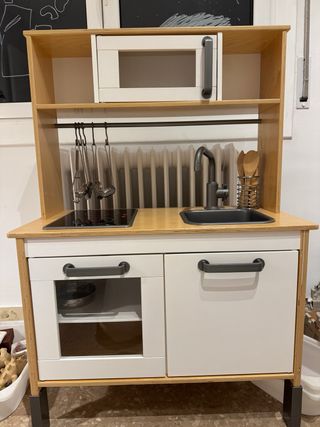 Cocinita Infantil Ikea con accesorios.