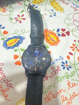 Reloj Lotus Negro y Dorado