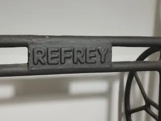 Mesa de máquina de coser antigua Venta persona