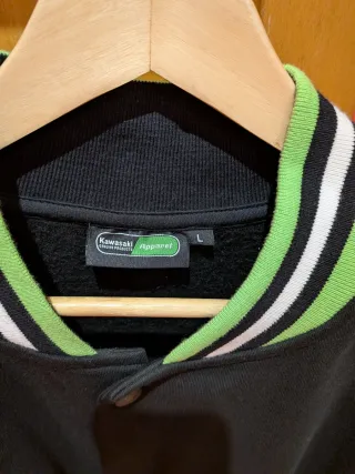 Chaqueta Bomber Kawasaki Negra y Verde Talla L