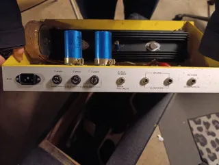 Amplificador Guitarra CMB Solid State